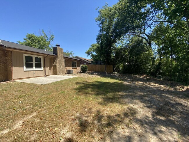 Building Photo - 4532 Hillside Dr