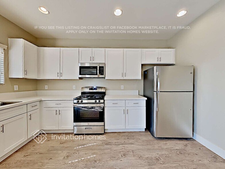 Building Photo - 8407 Lucero Ave