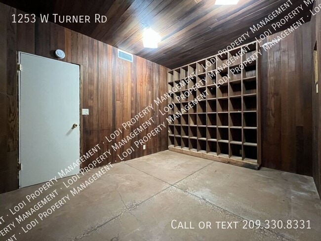 Building Photo - 1253 W Turner Rd