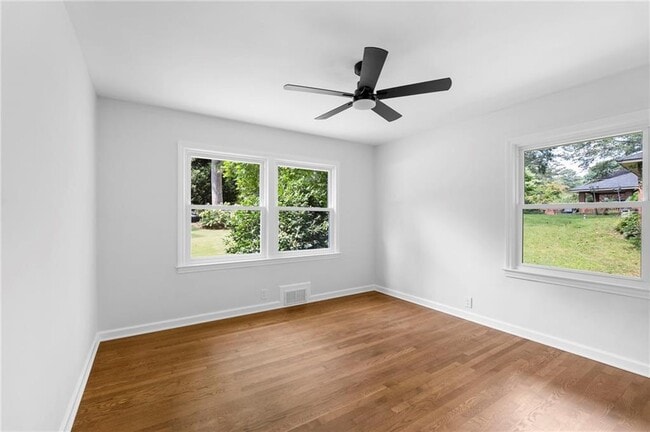 Building Photo - 2233 Clairmont Rd