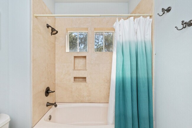 Building Photo - 87 Barracuda St