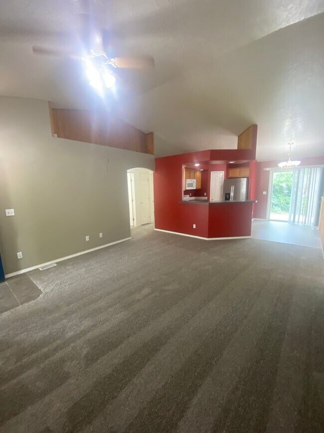 Building Photo - 3 Bed, 2 Bath,  Single Story, CUL-D-SAC Ho...