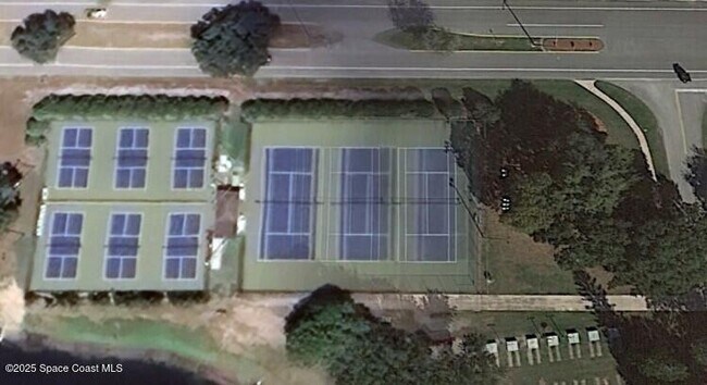 Building Photo - 709 Lark Dr