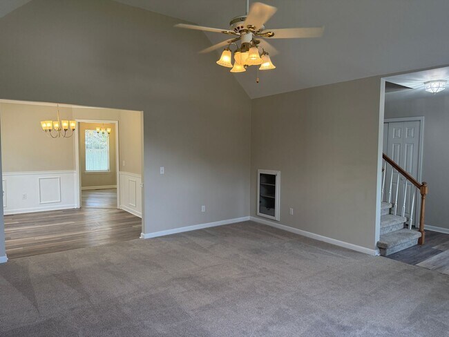 Building Photo - 8900 Fox Glen Dr