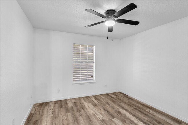 Building Photo - 2930 23rd Ave N