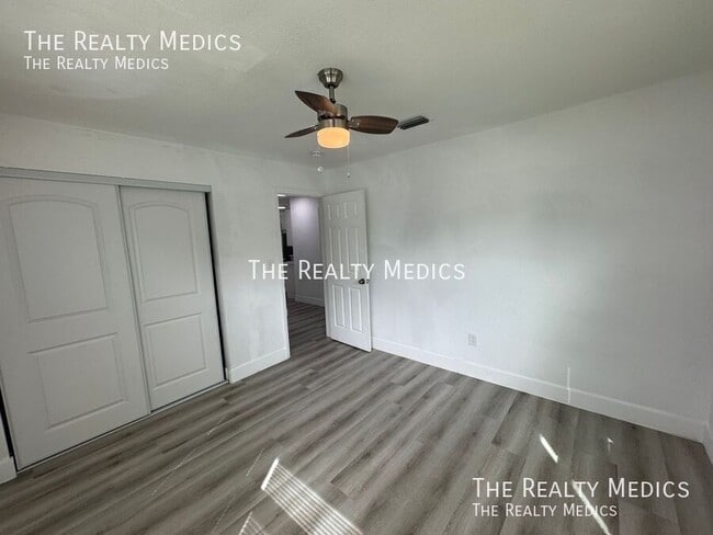 Building Photo - 1150 Overlook Terrace