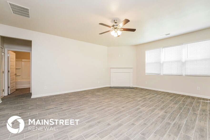 Building Photo - 3811 River Rock Rd