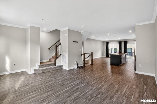 Building Photo - Spacious 4BR 3BA Townhome