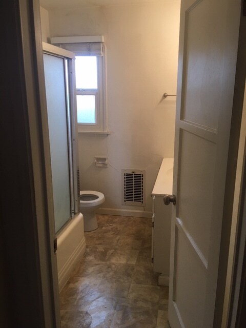 Building Photo - 8928 Ramsgate Ave