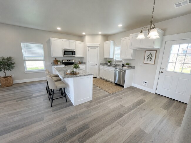 Building Photo - Adorable home in a quiet neighborhood