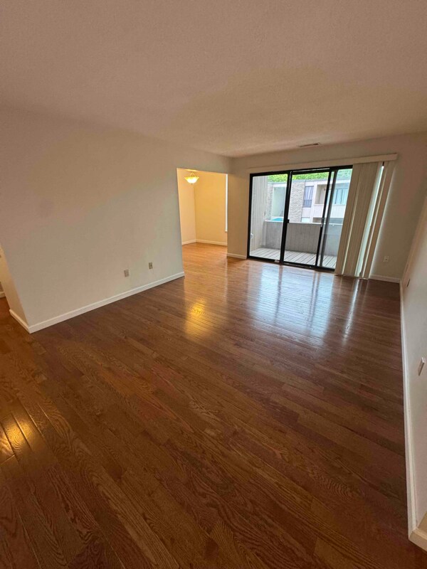 Building Photo - 12 Shrewsbury Green Dr