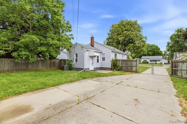 Building Photo - 77 Huron Ave