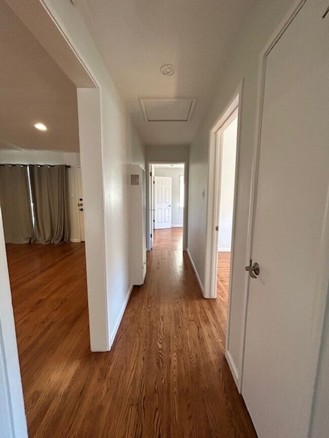 Building Photo - Charming 4 Bedroom, 2 Bath Home in Novato ...