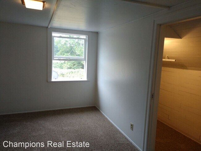 Building Photo - 3 br, 1 bath House - 19005 A Smokey Pt Blvd.