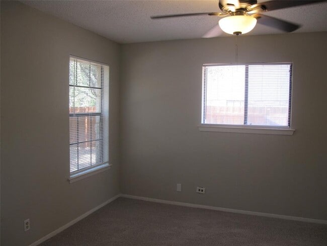 Building Photo - 509 Algerita Dr