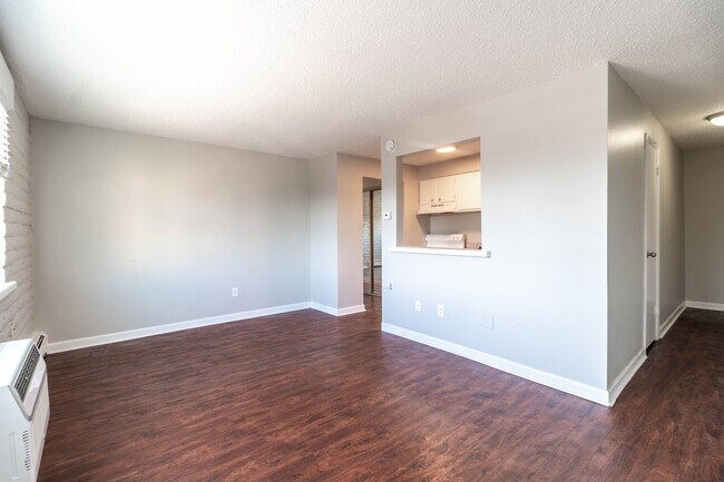 DSC03933-HDR - Creekside