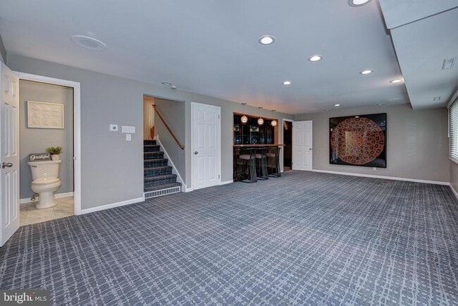 Building Photo - 1717 Country Club Dr