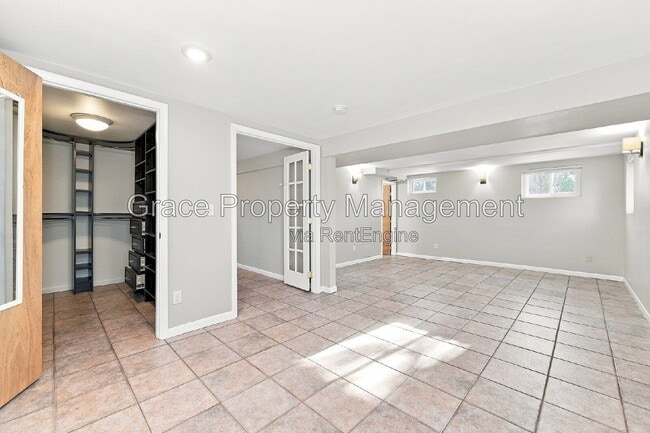 Building Photo - 852 S Quail Way