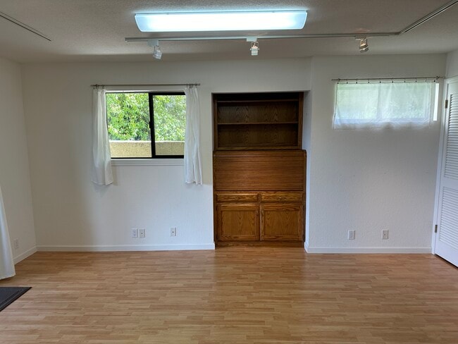 Building Photo - 815 Mirada Dr