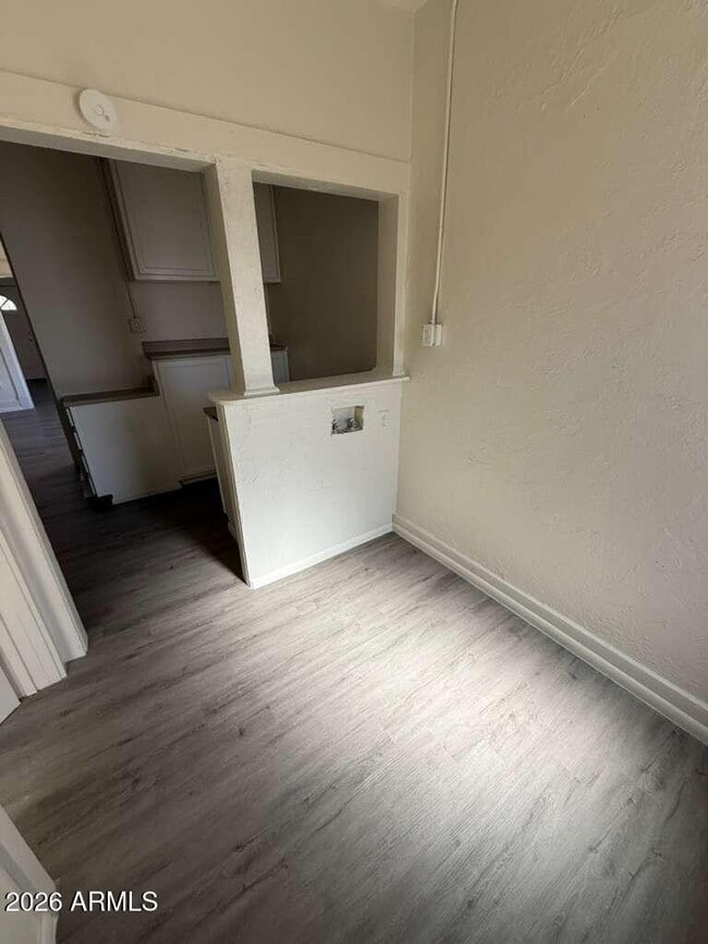 Building Photo - 663 E 8th St