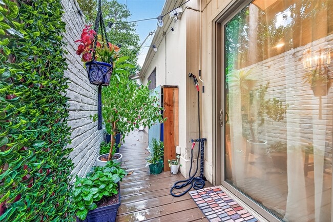 Building Photo - 3 River Hollow Ln