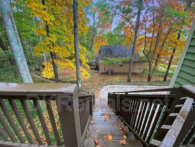 Building Photo - 2136 Clementine Dr