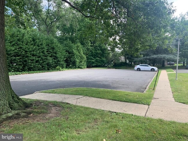 Building Photo - 1072 Parkway Ave