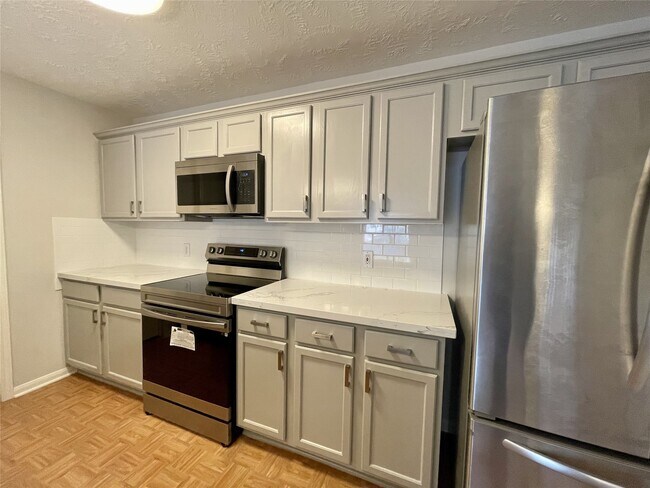 Building Photo - 8051 Bay Branch Dr
