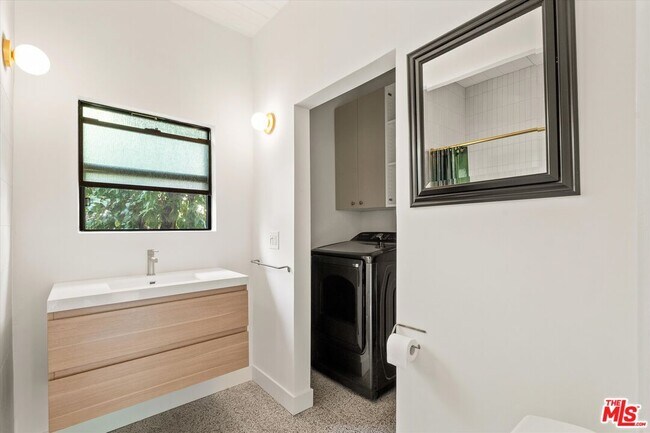 Building Photo - 4950 Marmol Dr