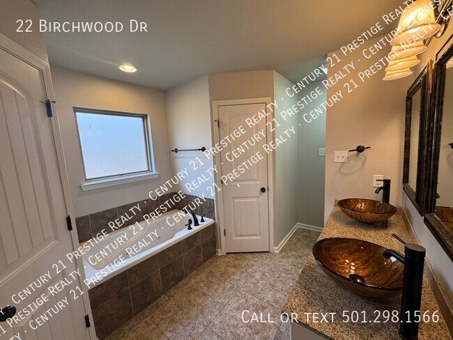 Building Photo - 22 Birchwood Dr