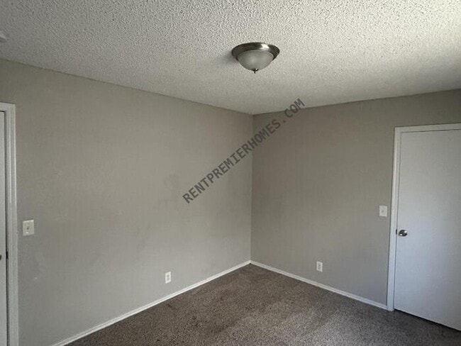 Building Photo - 3332 S 140th E Ave