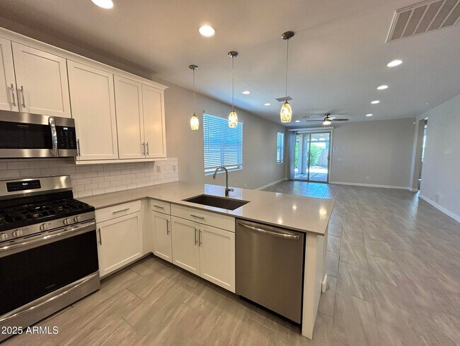 Building Photo - 6581 S Abbey Ln