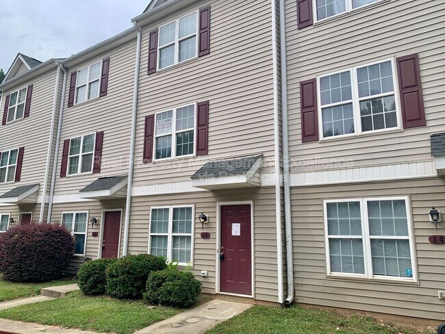 Building Photo - 16 Red Ln