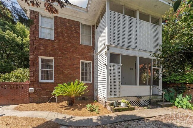 Building Photo - 206 E 46th St