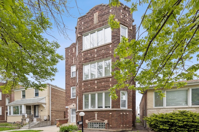 Building Photo - 8210 S Marshfield Ave