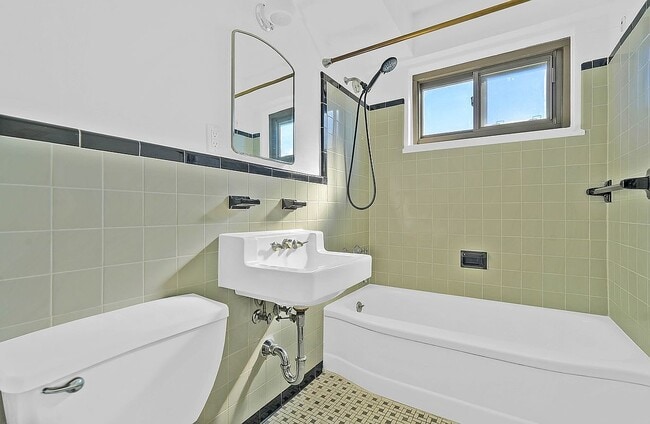 Building Photo - 21-80 33rd Rd Apt 9C-9C