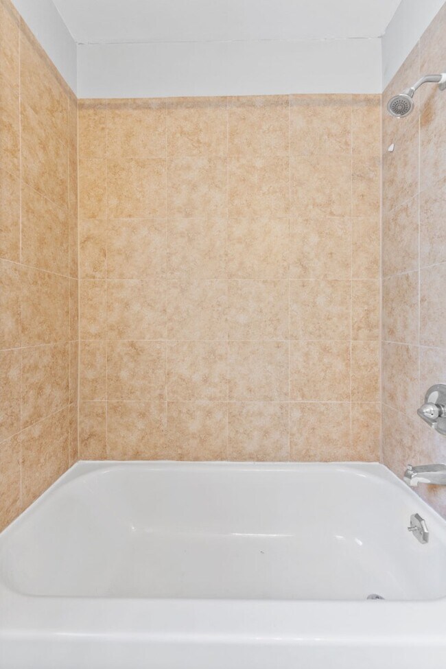 Building Photo - Stunning 3 BR/2 BA home in Heart of St. Pete!