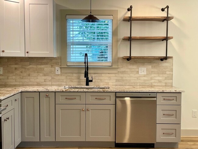 Building Photo - Newly Built Home minutes from Downtown Madison