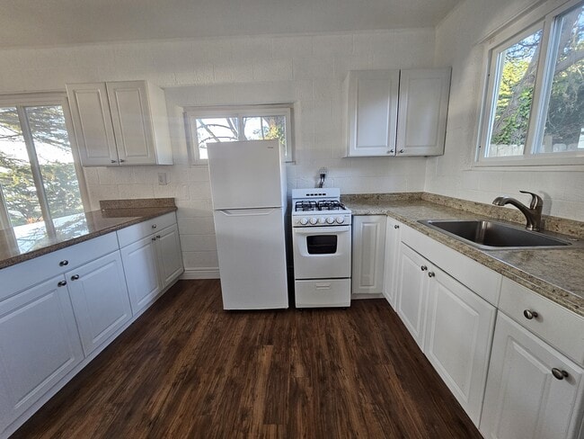 Building Photo - 425 Talbot Ave