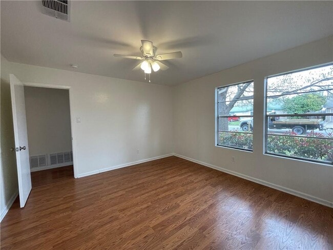 Building Photo - 1911 Heathwood Cir