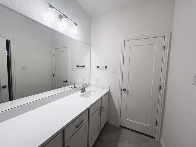 Building Photo - 247 Du Bois Ln