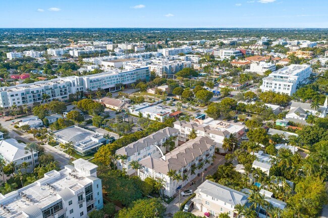 Building Photo - 285 SE 6th Ave