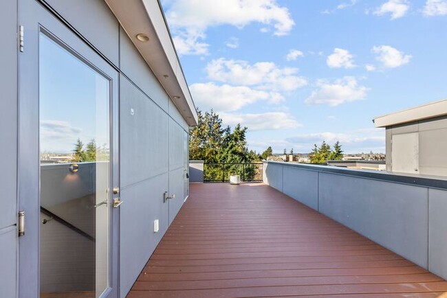 Building Photo - Stunning AIR CONDITIONED Alki Townhome w/ Rooftop Ocean View