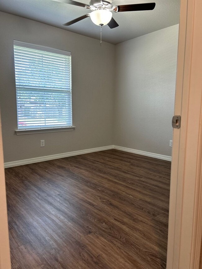 Building Photo - SUMMER MOVE IN SPECIAL
