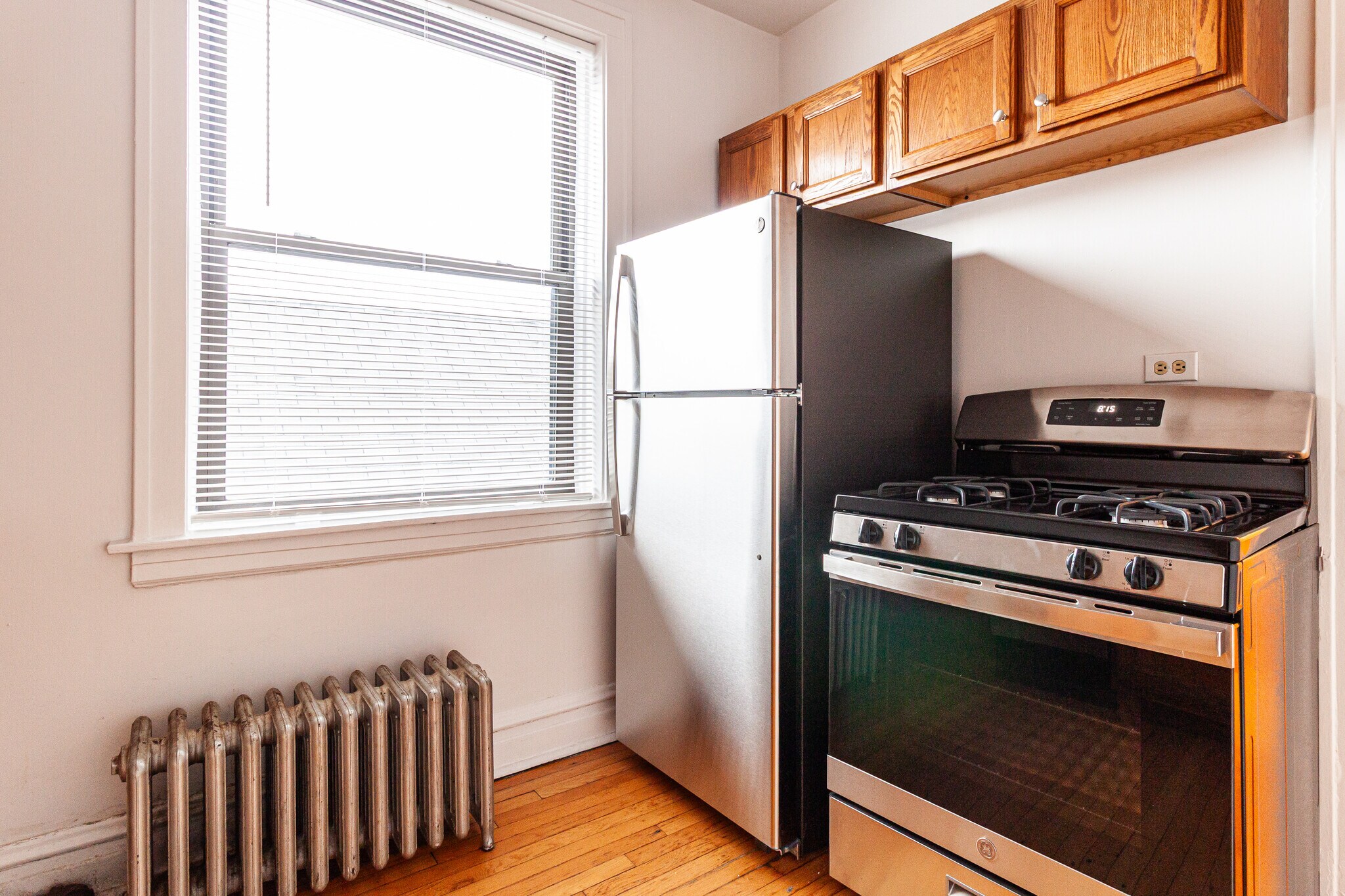 Building Photo - 1913 W Larchmont Ave