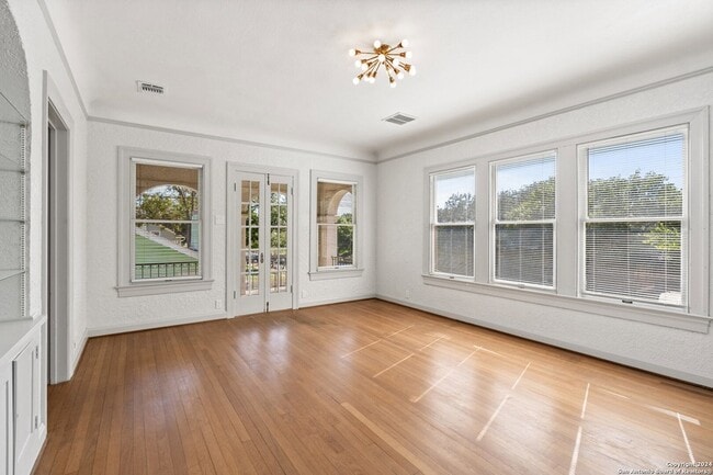 Building Photo - 331 W Elsmere Pl