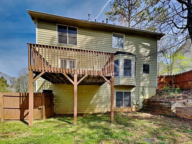 Building Photo - 4825 Old Field Dr NE