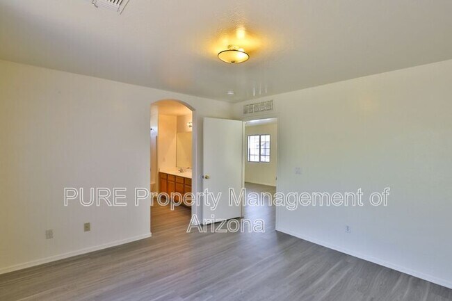 Building Photo - 11380 W Mohave St
