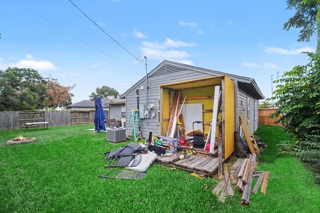 Building Photo - 5226 Pomander Rd