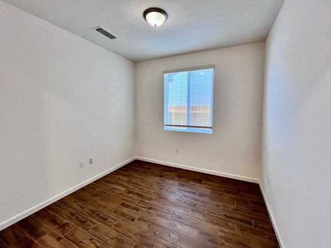 Building Photo - $2,550 Armstrong & Olive, 3 Bedroom - E. W...